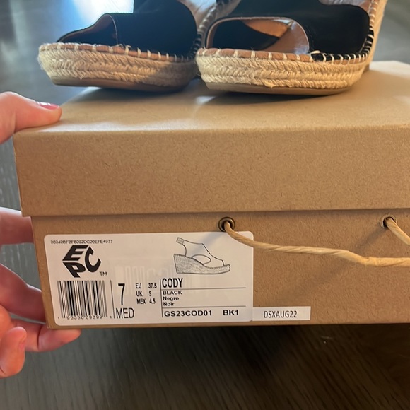 Kenneth Cole Espadrille sandal! - Picture 4 of 7